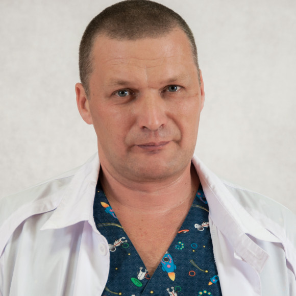 На фотографии Мирошниченко Андрей Григорьевич