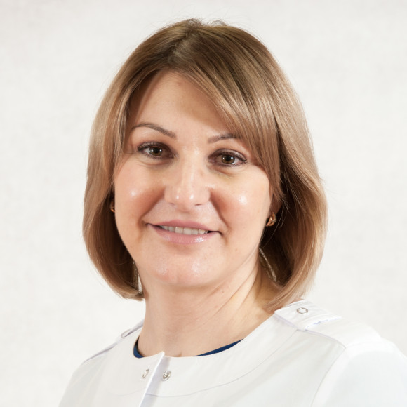 На фотографии Новикова Оксана Михайловна