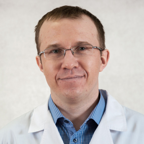 На фотографии Связов Евгений Александрович