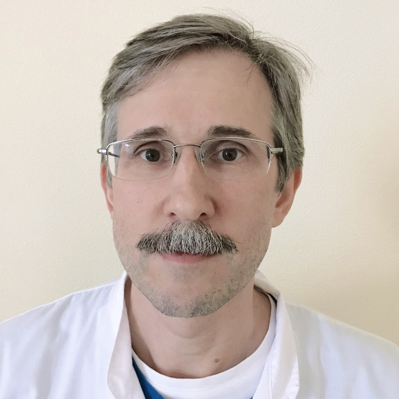 На фотографии Ваизов Валерий Харисович